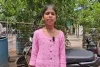 అమ్మ వడి కోసం అనంతపురం కలెక్టరేట్‌కు ఒంటరిగా వచ్చిన అనాథ బాలిక.