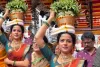 భక్తిశ్రద్ధలతో బోనం సమర్పించిన 'బేబీ' బ్యూటీ.. ఆకట్టుకున్న వైష్ణవి చైతన్య