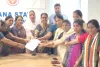 బీఆర్ఎస్ సభ్యులపై ఫిర్యాదు.. మహిళా కమిషన్‌ను ఆశ్రయించిన కాంగ్రెస్ నేతలు