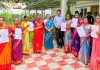 ఆర్చక సంక్షేమ నిధి చెక్కులను అందించిన మంత్రి కోండా సురేఖ 