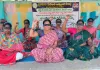 కళ్ళకు గంతలు కట్టుకొని విఓఏల వినూత్న నిరసన    