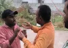 క్యాబ్ డ్రైవర్ పై బీర్ బాటిల్స్ తో దాడి. 