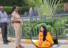 టెక్ మహీంద్రా కార్యాలయం ముందు మహిళా ఉద్యోగి ధర్నా.. న్యాయం చేయాలని డిమాండ్