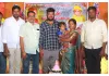 చిన్నారిని ఆశీర్వదించిన బిఆర్ఎస్ సీనియర్ నాయకులు 