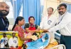 మదర్ థెరిస్సా జయంతి సందర్బంగా బాలింతలకు పండ్లు  పంపిణీ. -చేపూరి శంకర్ 