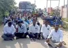 కరెంట్ కోతలపై రైతుల ఆగ్రహం.. తీగలపల్లి సబ్‌స్టేషన్‌ ముందు రోడ్డుపై బైఠాయింపు