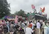 ఏపీలో జనసైనికుల వీరంగం.. నడిరోడ్డుపై బస్సు ఆపి హల్‌చల్
