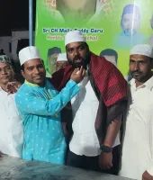 ముస్లిం సోదరులకు ఇఫ్తార్ విందు