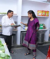 హాస్టల్‌ను ఆకస్మికంగా తనిఖీ చేసిన జిల్లా కలెక్టర్ చాహత్ బాజ్‌పాయి
