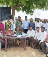 కొనుగోలు కేంద్రం వద్ద ఓఆర్ఎస్ ప్యాకెట్లు పంపిణీ  