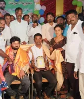 బదిలీపై వెళ్లిన ఏవో, ఏఈవోలకు ఘనంగా వీడ్కోలు