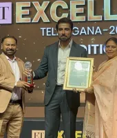 సోనుసూద్ చేతుల మీదుగా అవార్డు అందుకున్న మాధవరెడ్డి యాతం, ప్రతిభ ఇటికలపాటి