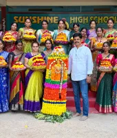 సన్ షైన్ పాఠశాలలో బతుకమ్మ ఉత్సవాలు