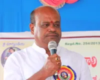 చేనేత మగ్గాల గుంటలోకి వర్షపు నీరు. 