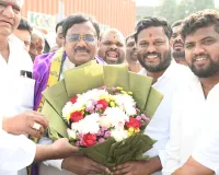 మంత్రులకు ఘన స్వా గతం 