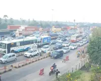 విజయవాడ హైవేపై పోటెత్తిన వాహనాలు 