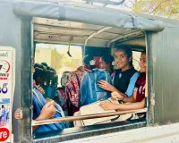 విద్యార్థులకు రవాణా సౌకర్యం కల్పించిన  సర్పంచ్ 