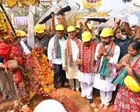 వనదేవతల చెంత కేంద్ర మంత్రులు