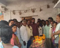 బాధిత కుటుంబానికి ఆర్ధిక సాయం 