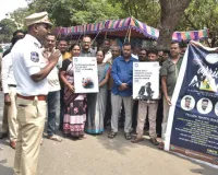 ట్రాఫిక్ పోలీసుల అవగాహన కార్యక్రమం 