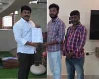 బాధిత కుటుంబానికి ఎల్ఓసీ అందజేత 