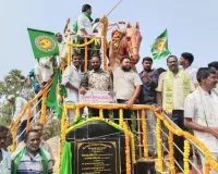 ఘనంగా సర్దార్ సర్వాయి పాపన్న విగ్రహావిష్కరణ 