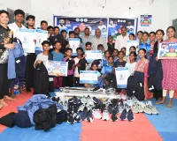 స్పోర్ట్స్ కిట్ల పంపిణీ