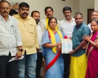 చెక్కుల పంపిణీ 