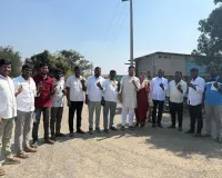 ఓటు హక్కు వినియోగించుకున్న డాక్టర్ దంపతులు