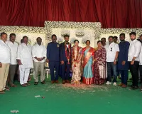 నూతన వధూవరులను ఆశీర్వదించిన చిరుమర్తి