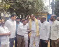 ప్రభుత్వ  కళాశాలను సందర్శించిన కాంగ్రెస్ నేతలు 