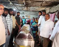 ఆర్థిక సహాయం అందజేత