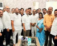 హెల్త్ కార్డులు ఇవ్వాలి