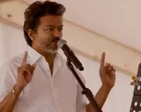 అవినీతిని ప్రశ్నిస్తున్నందుకే టార్గెట్‌ చేస్తున్నారు: విజయ్‌