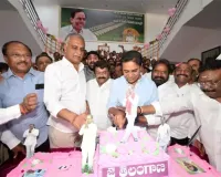 తెలంగాణ జాతి హీరో కేసీఆర్: కేటీఆర్