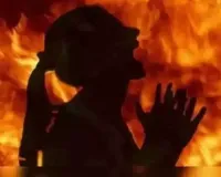 ప్రియురాలికి నిప్పుపెట్టి ప్రియుడి ఆత్మహత్యాయత్నం