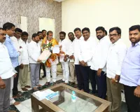 మంత్రి దామోదర్ ను  కలిసిన మార్కెట్ కమిటీ చైర్మన్‌