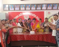 మహిళలు అన్ని  రంగాల్లో పోటీపడాలి