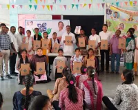 విద్యార్థుల కు పరీక్ష ప్యాడ్స్ పంపిణీ 