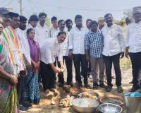 సిసి రోడ్డు పనులను ప్రారంభించిన ఎమ్మెల్యే