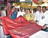 చేనేత వస్త్ర ప్రదర్శన ప్రారంభం