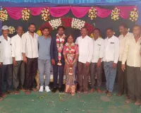 వధూవరులకు కాంగ్రెస్ నేతల ఆశీస్సులు