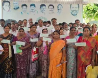 కల్యాణ లక్ష్మి చెక్కుల పంపిణీ 