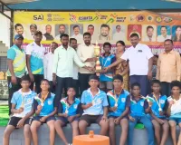 విజేతలకు బహుమతుల ప్రదానం