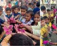 పాఠశాలల్లో ఘనంగా హోలీ సంబరాలు