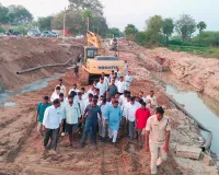 బ్రిడ్జి నిర్మాణ పనులను పరిశీలించిన ప్రభుత్వ విప్ బీర్ల