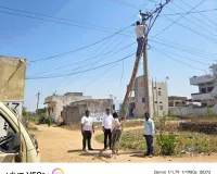 వీధి దీపాలు ఏర్పాటు