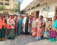 పారిశుద్ధ్య కార్మికులతో మేయర్ బుర్రి చైతన్య శ్రీనివాసరెడ్డి హోలీ సంబరాలు