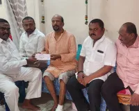 కాంగ్రెస్ నాయకుడికి ఆర్థిక సహాయం