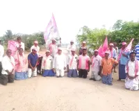 డాంబర్ రోడ్డు పనులు మంజూరు  చేయాలి